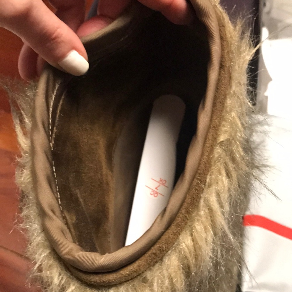 Authentic Prada fur boots - Picture 7 of 11
